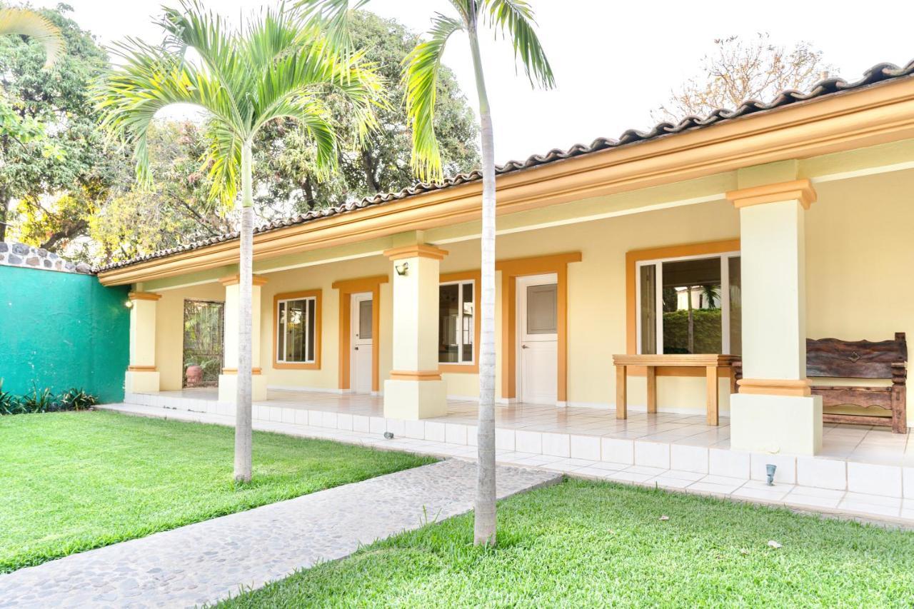 Casa Jardin-Lakeside Boutique Resort By Restavio アヒヒク エクステリア 写真