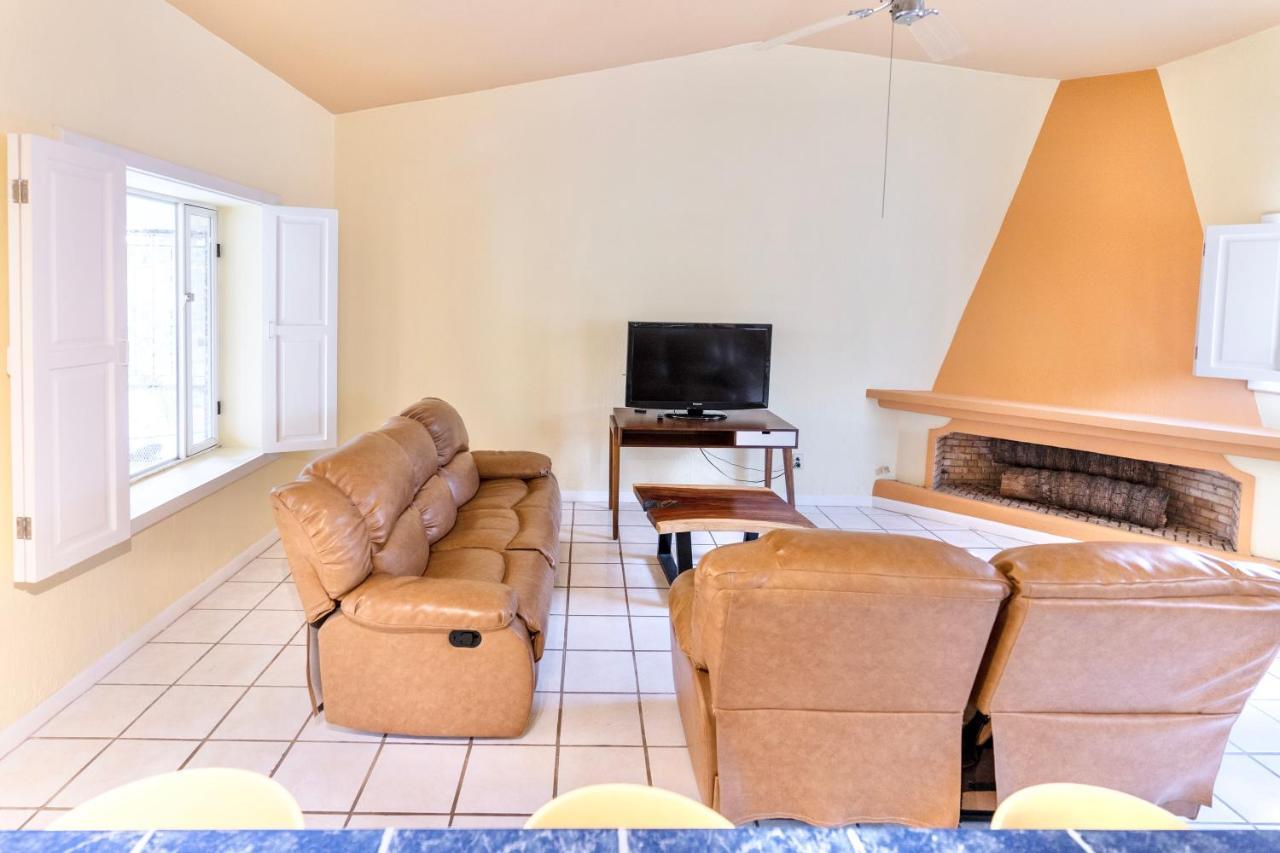 Casa Jardin-Lakeside Boutique Resort By Restavio アヒヒク エクステリア 写真