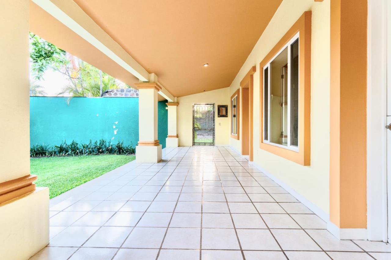 Casa Jardin-Lakeside Boutique Resort By Restavio アヒヒク エクステリア 写真